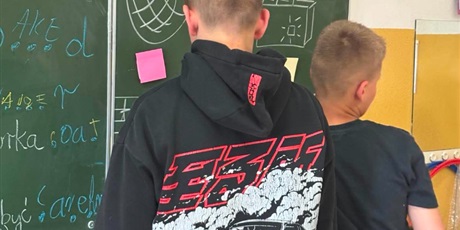Powiększ grafikę: Czerwony Kapturek w krainie języka angielskiego.