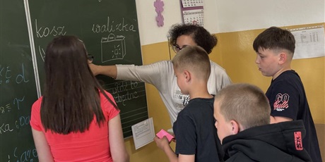 Powiększ grafikę: Czerwony Kapturek w krainie języka angielskiego.