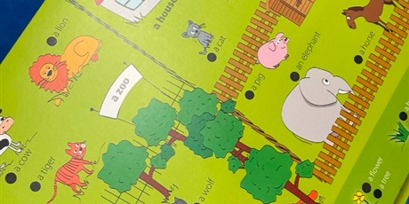 Powiększ grafikę: Czerwony Kapturek w krainie języka angielskiego.