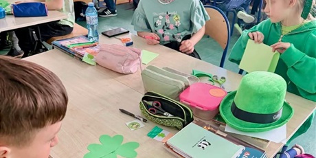 Powiększ grafikę: Poznanie tradycji, symboli i historii Dnia Świętego Patryka w Irlandii