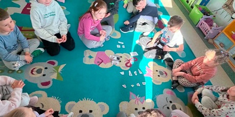 Powiększ grafikę: W krainie Dżungli  – poznajemy świat zwierząt i liczb - po polsku i angielsku